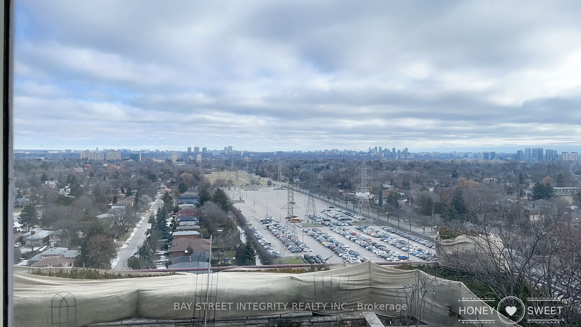 5765 Yonge Street, #PH507