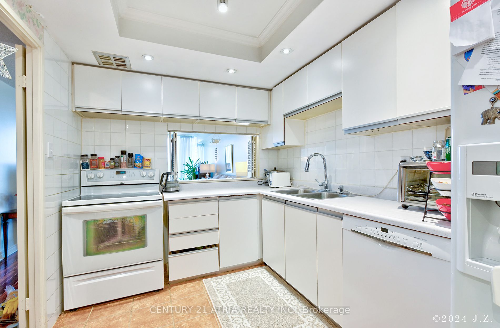 55 Skymark Drive, #605