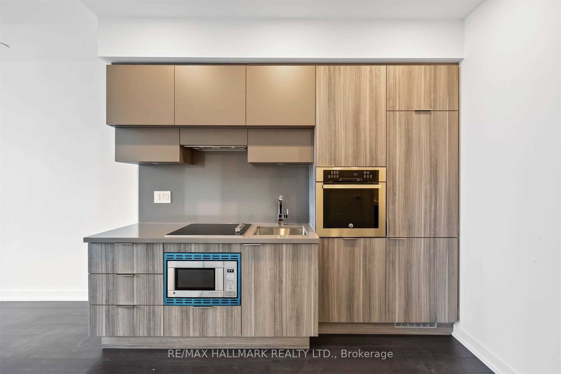 39 Roehampton Ave, #1210