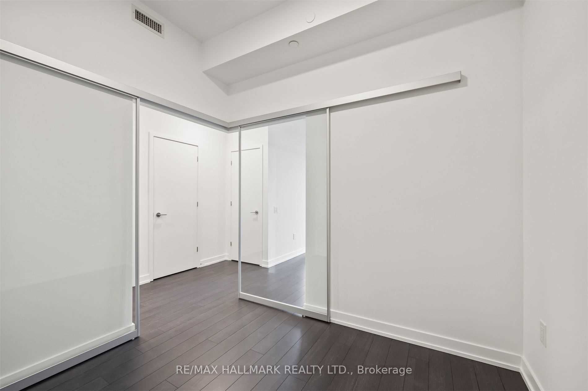 39 Roehampton Ave, #1210