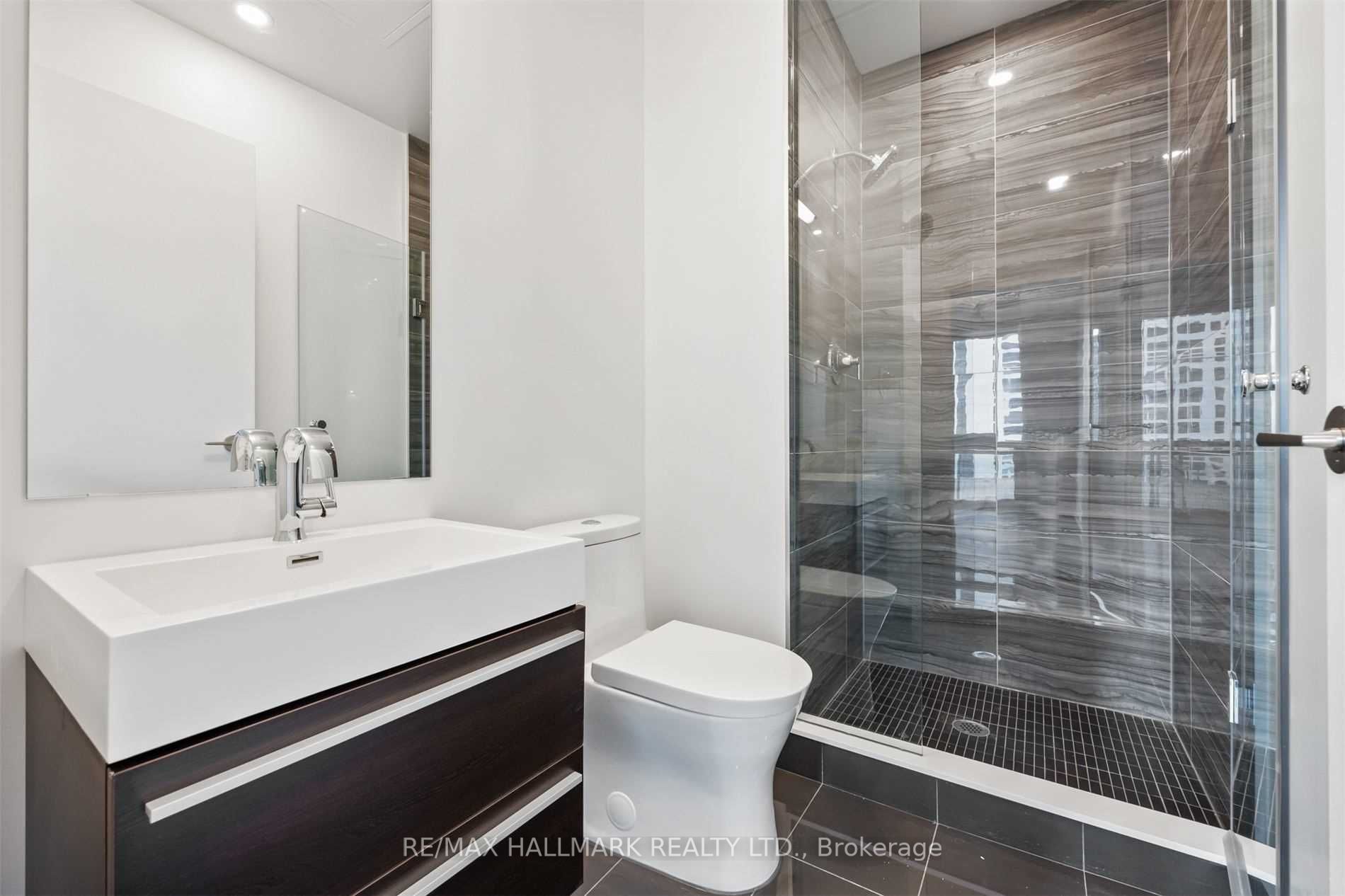 39 Roehampton Ave, #1210
