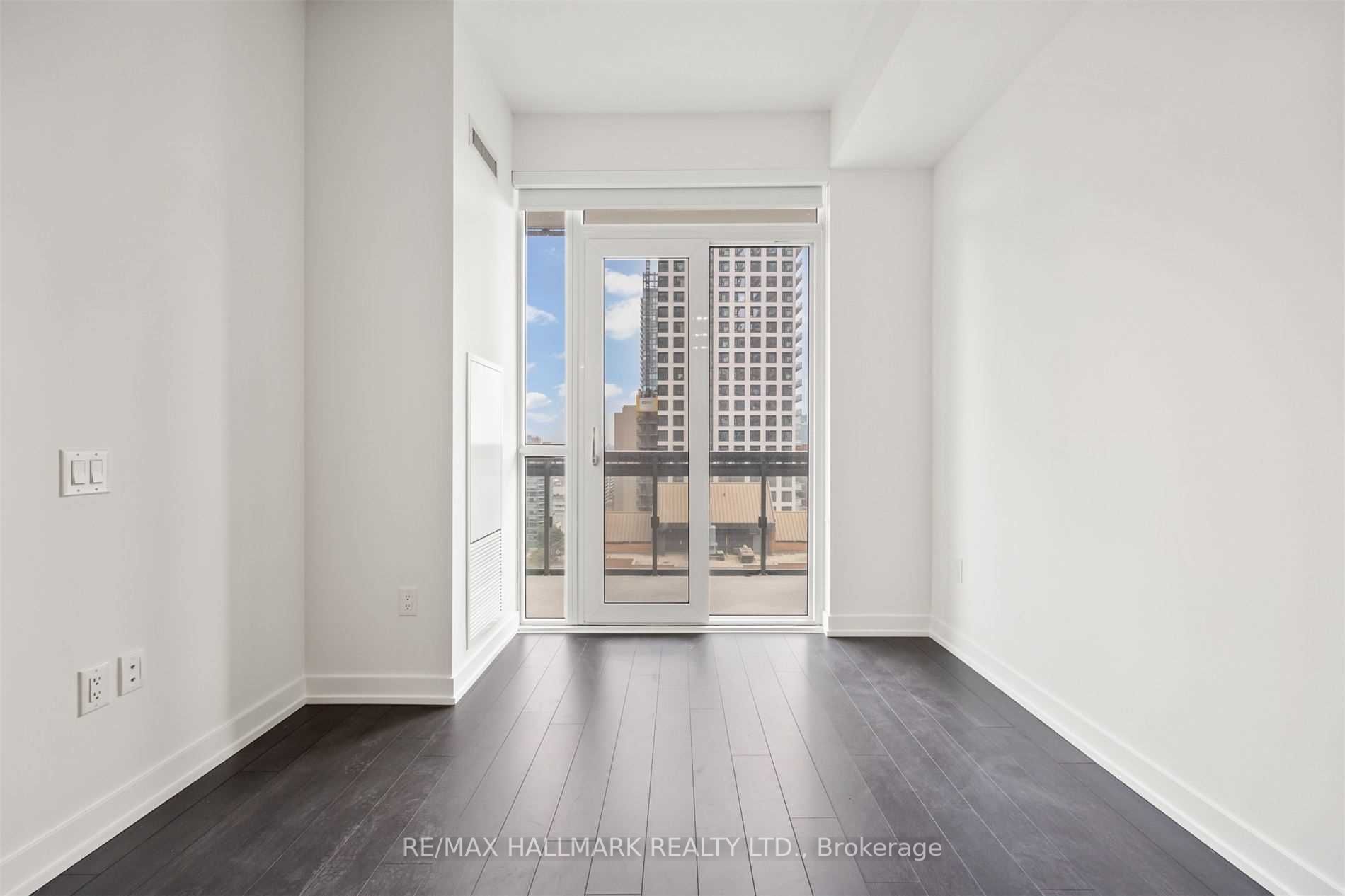 39 Roehampton Ave, #1210
