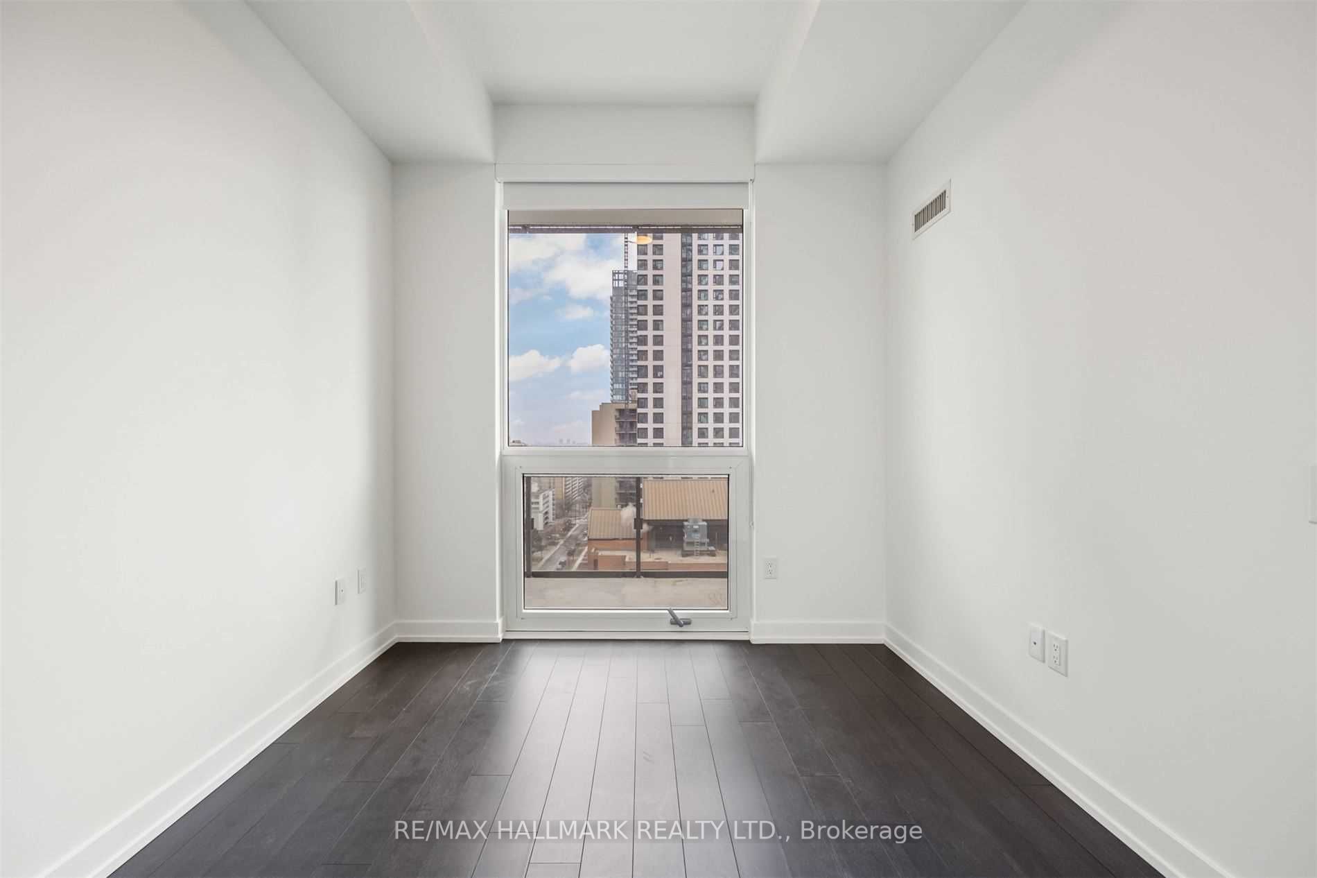 39 Roehampton Ave, #1210