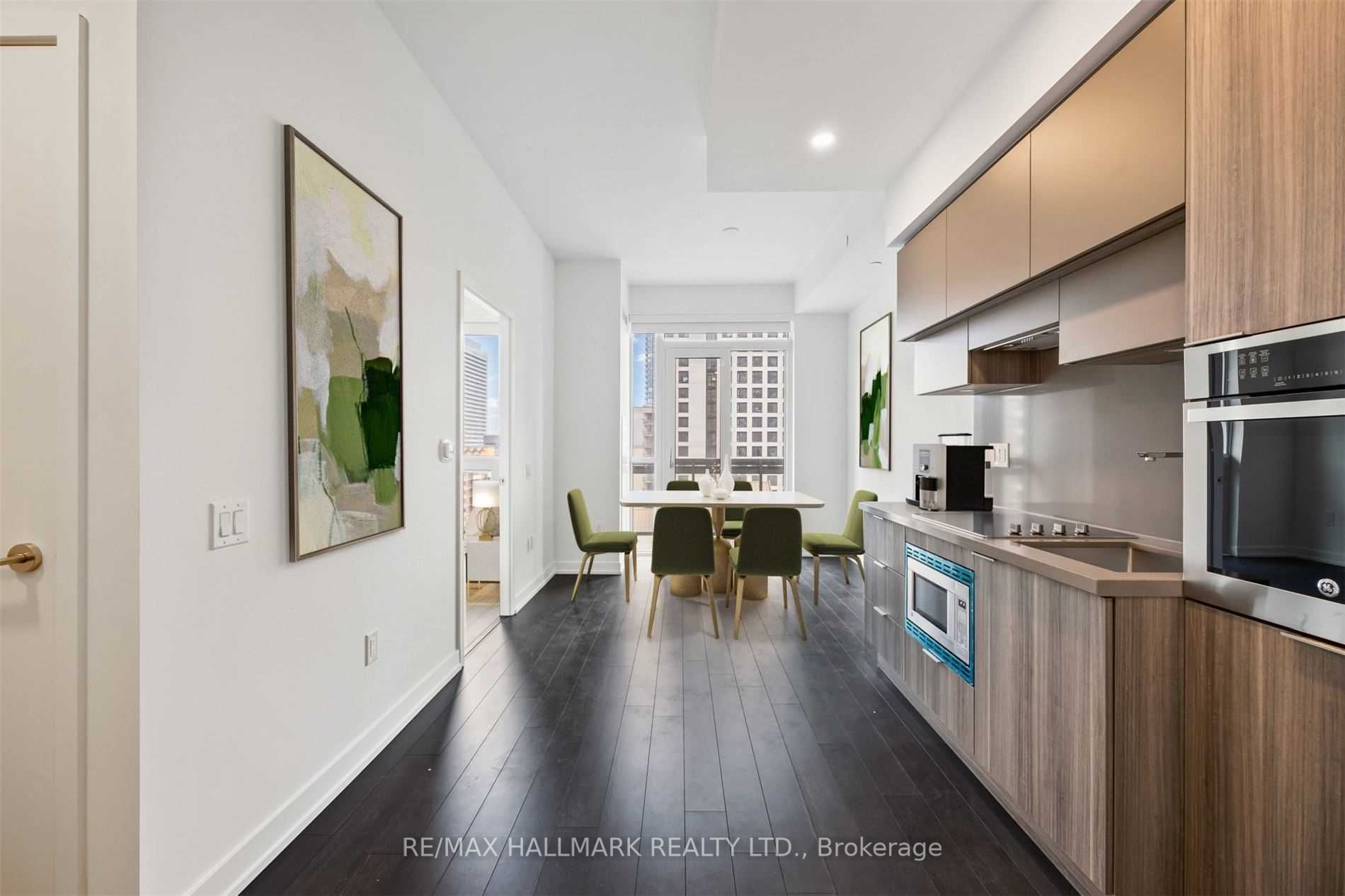 39 Roehampton Ave, #1210