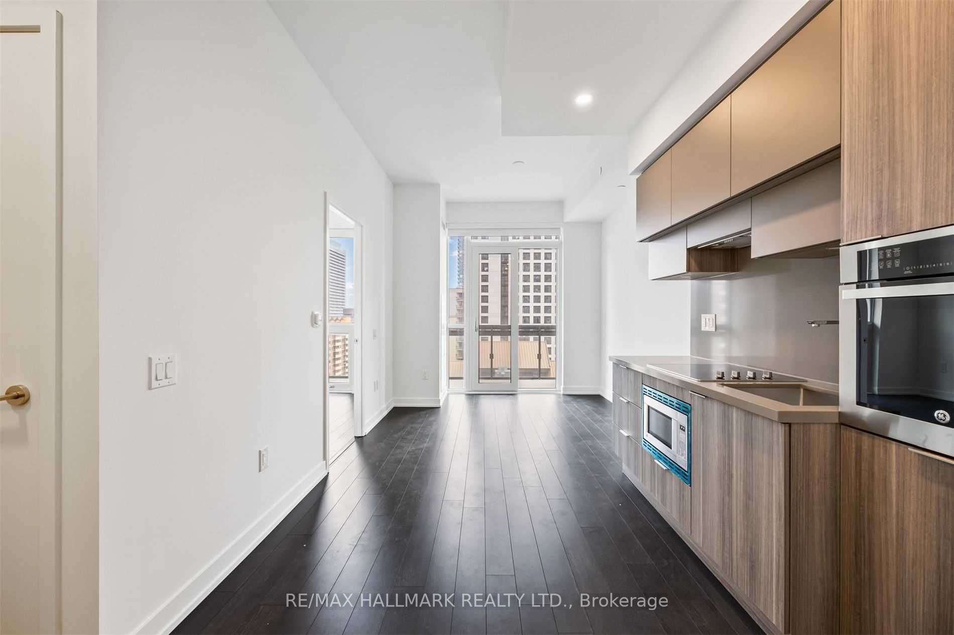 39 Roehampton Ave, #1210