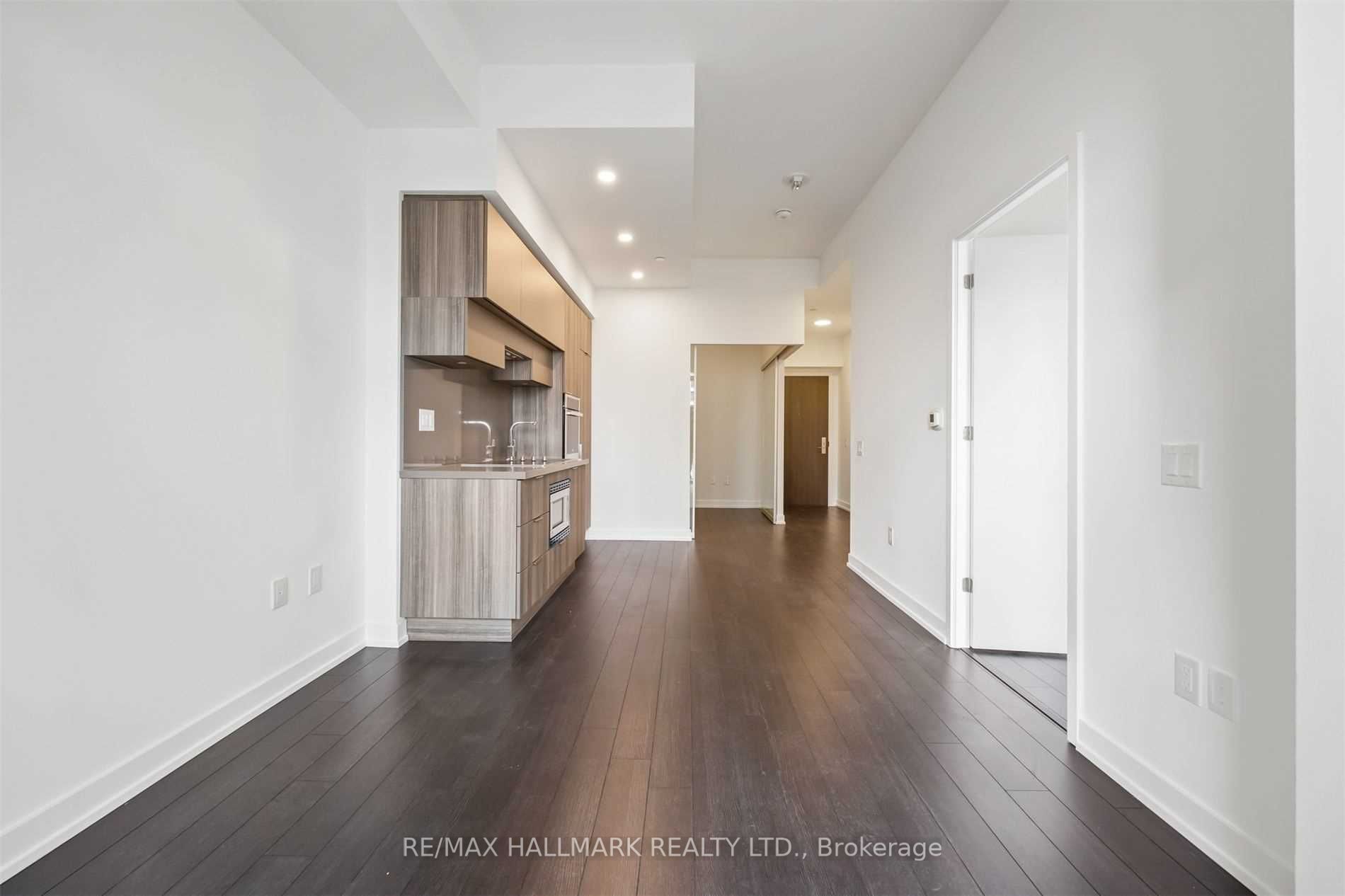 39 Roehampton Ave, #1210