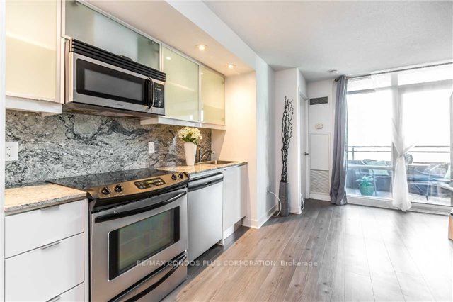 25 Telegram Mews, #3211
