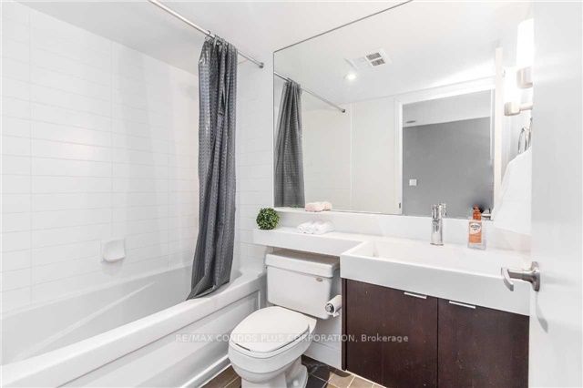 25 Telegram Mews, #3211