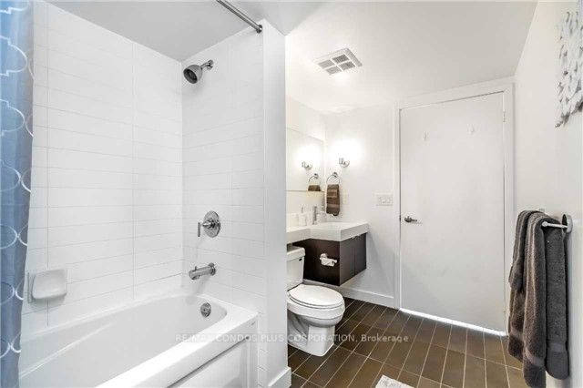 25 Telegram Mews, #3211