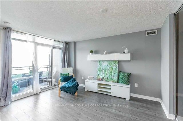 25 Telegram Mews, #3211