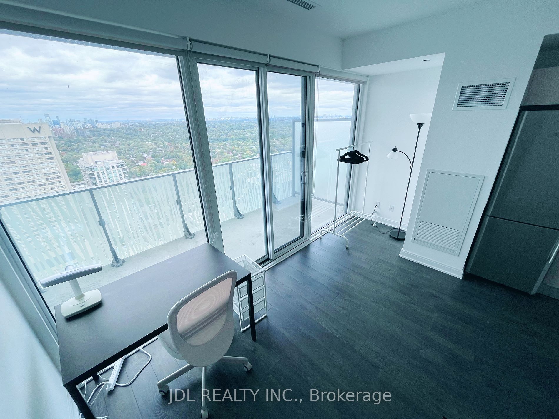 42 Charles St E, #4107