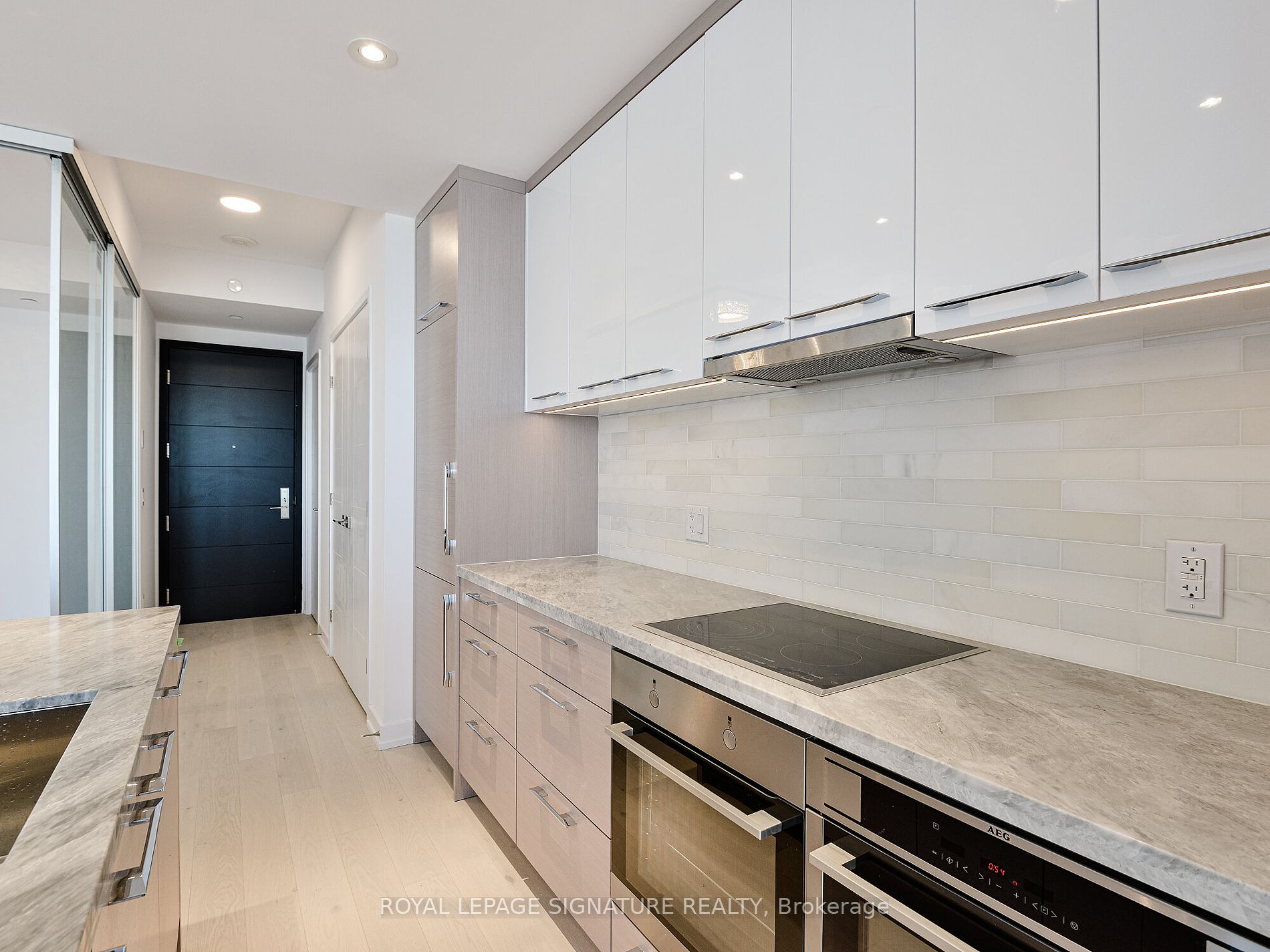 488 University Avenue, #3805
