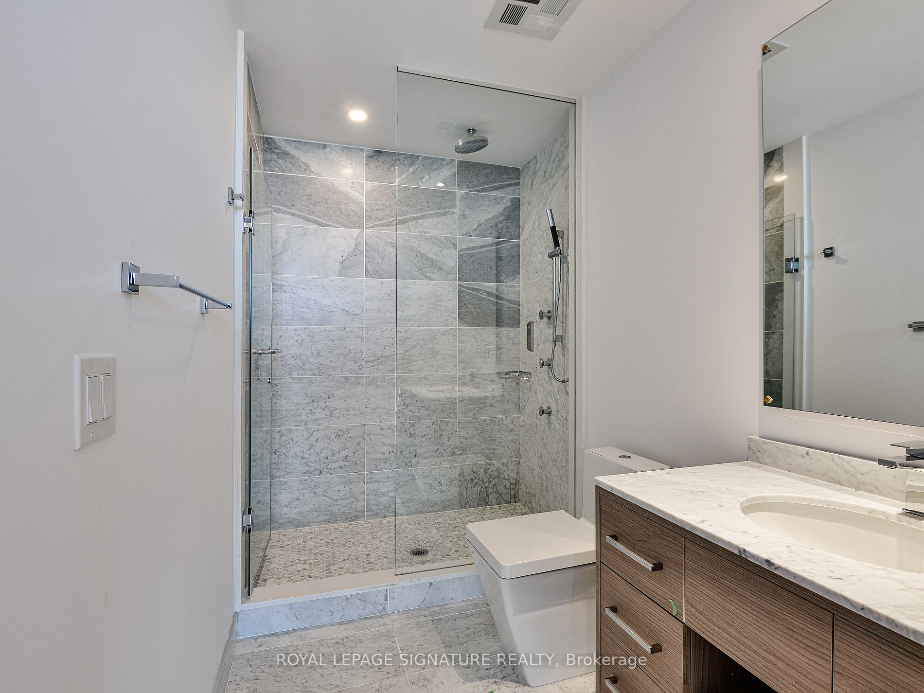 488 University Avenue, #3805