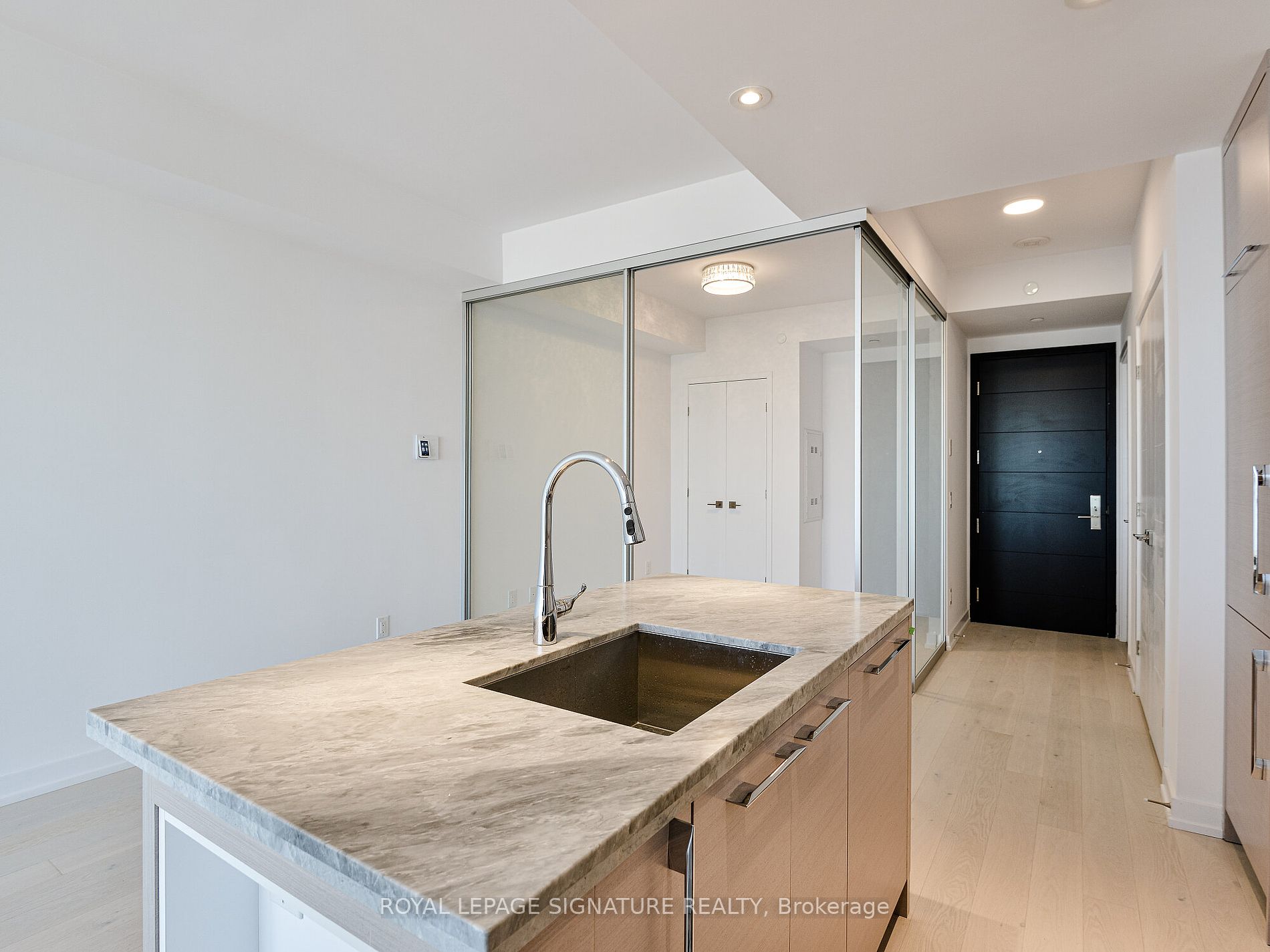 488 University Avenue, #3805