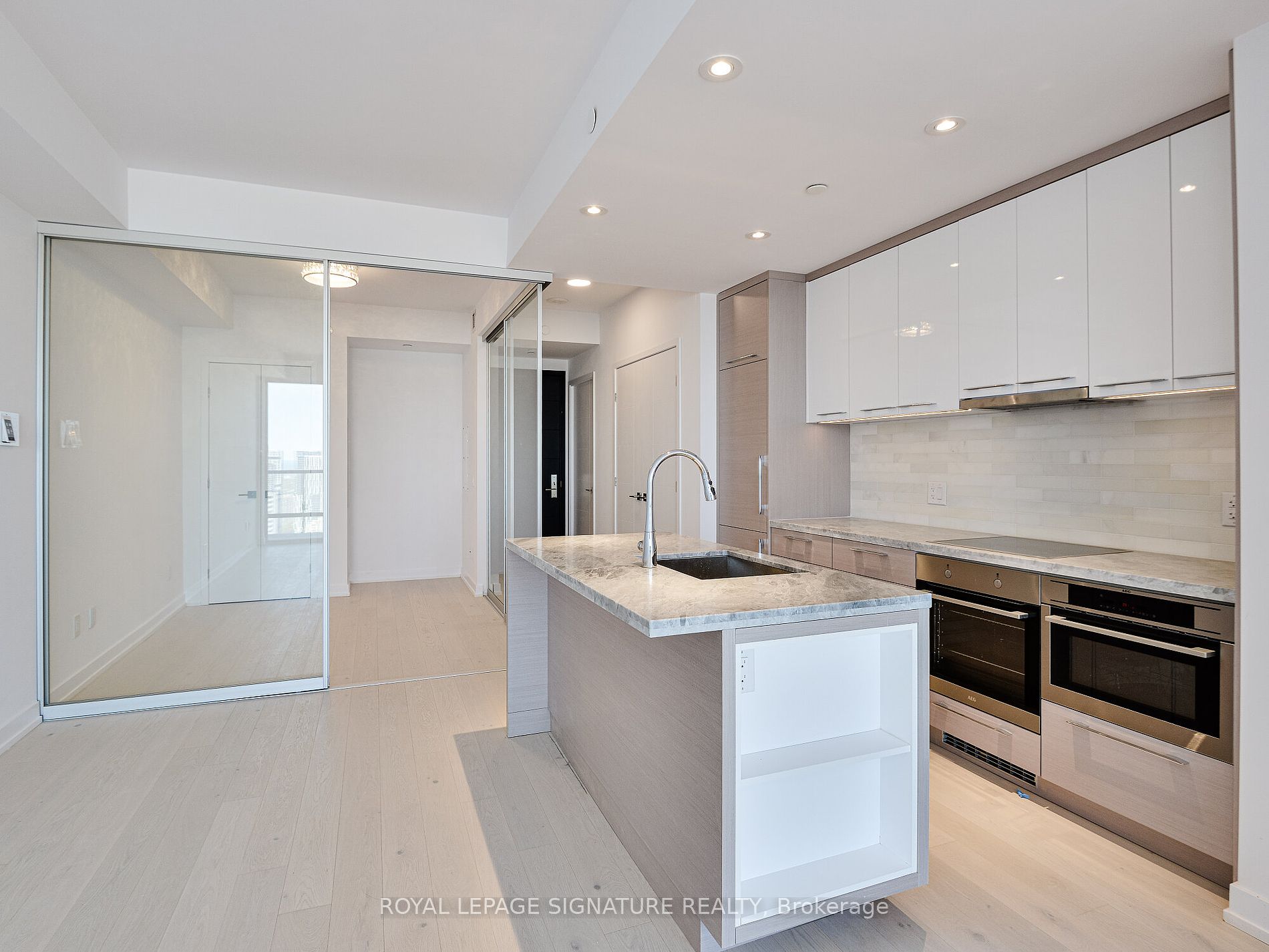 488 University Avenue, #3805