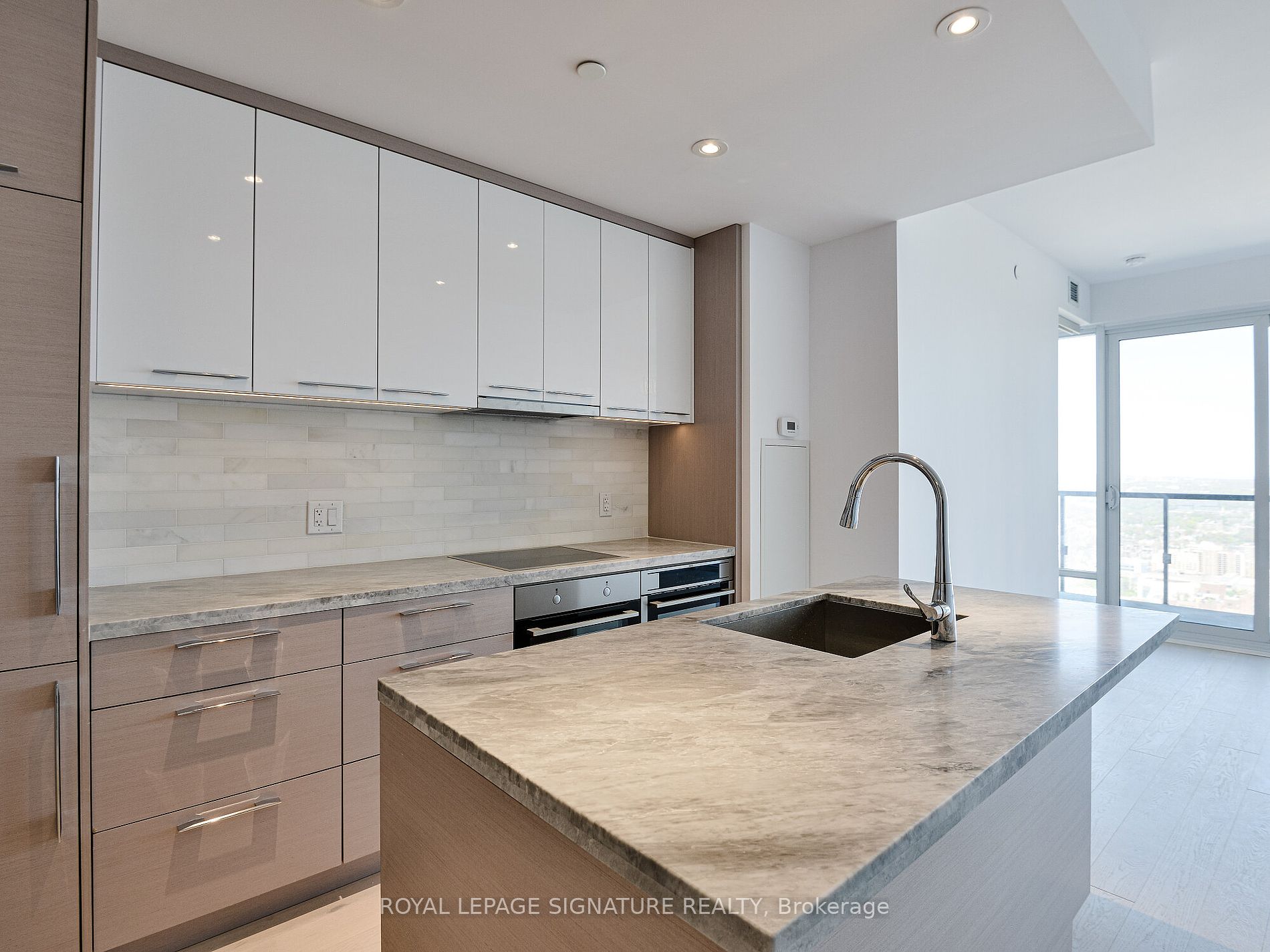 488 University Avenue, #3805
