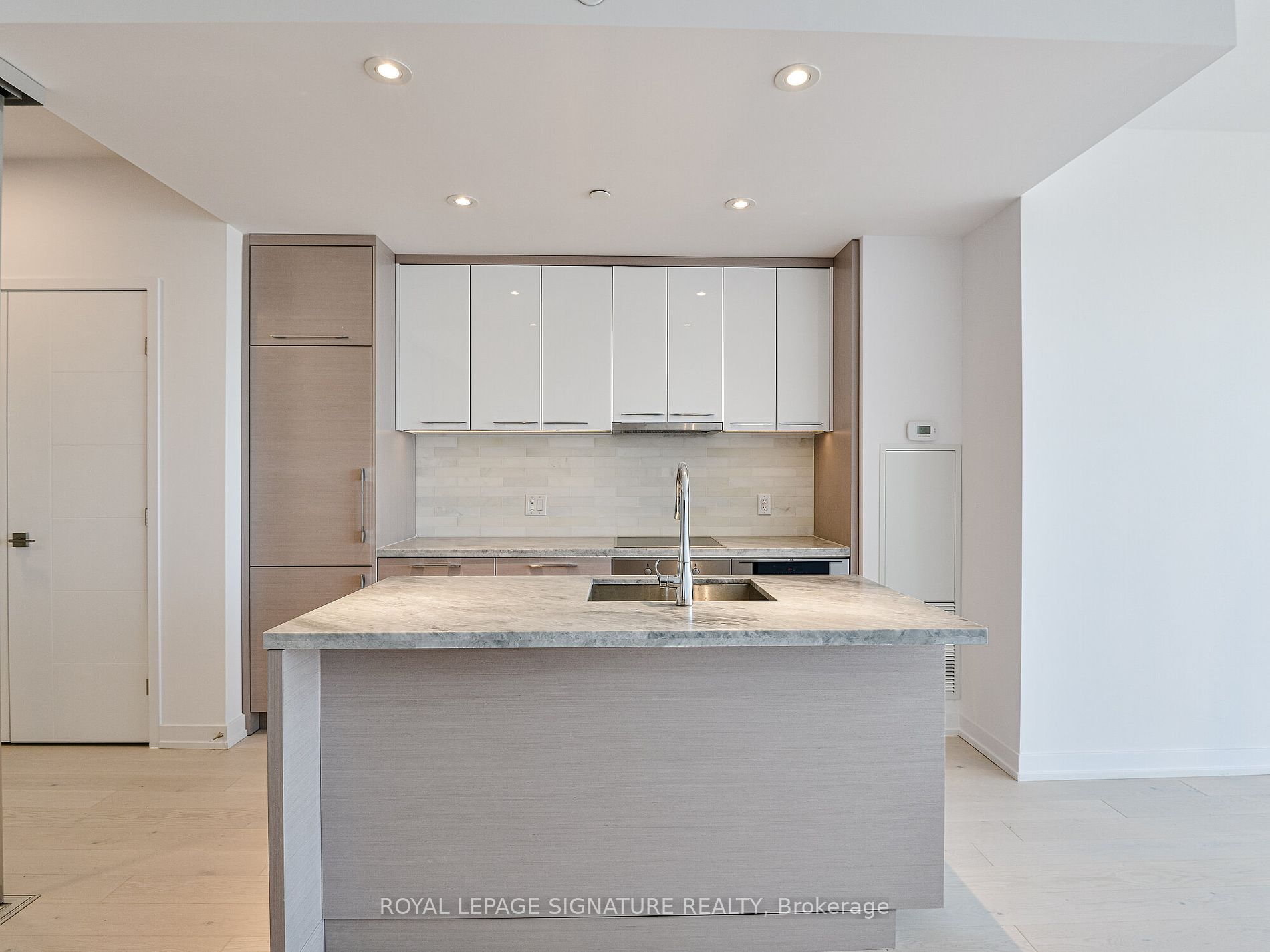 488 University Avenue, #3805