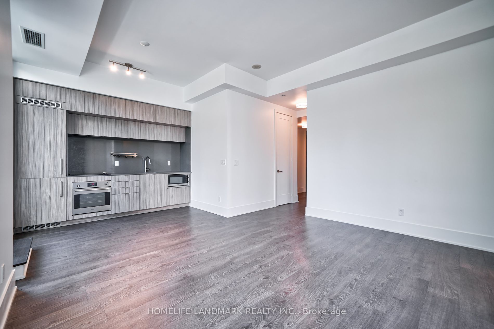 38 Cameron St, #208
