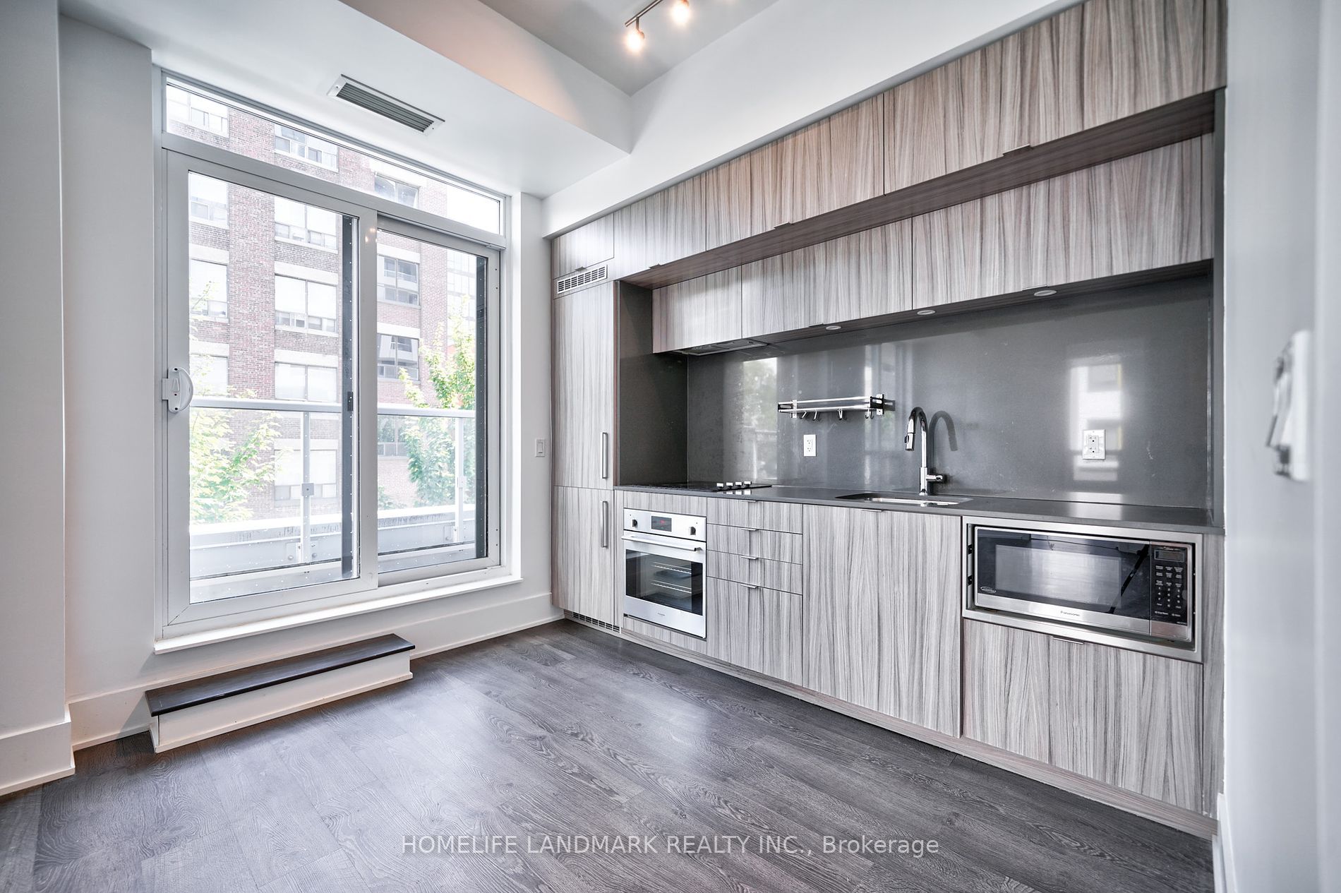 38 Cameron St, #208
