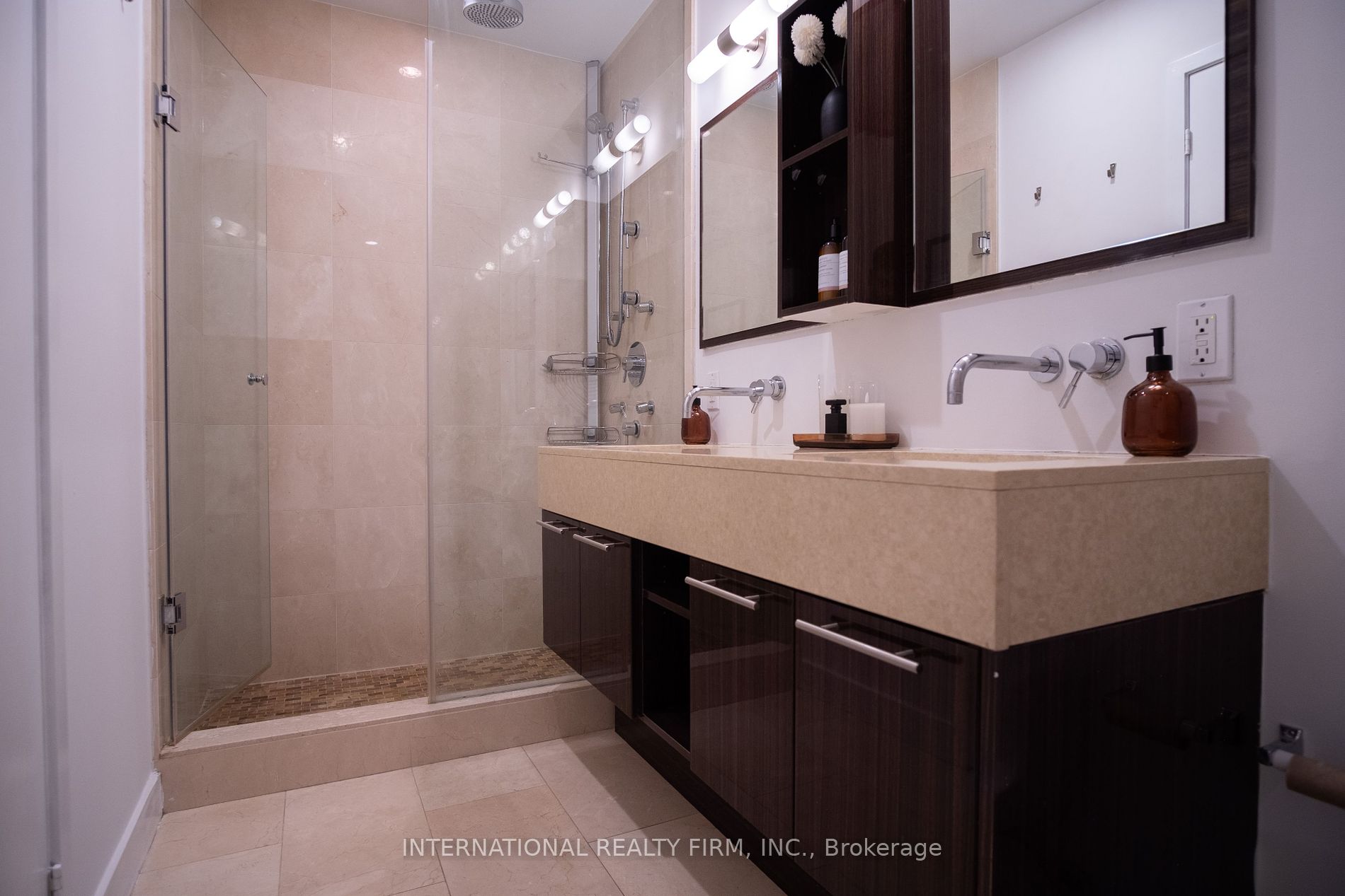 126 Simcoe St, #Ph05