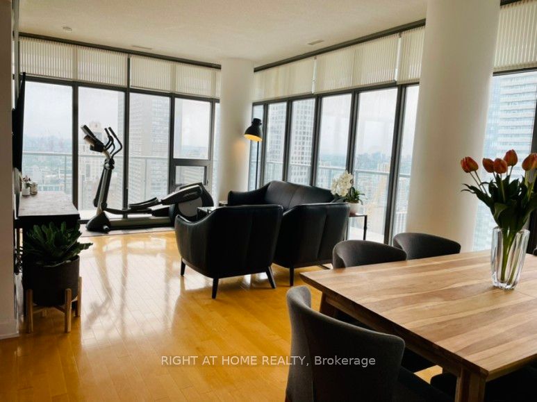 33 Charles Street E, #3207