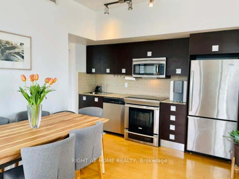 33 Charles Street E, #3207