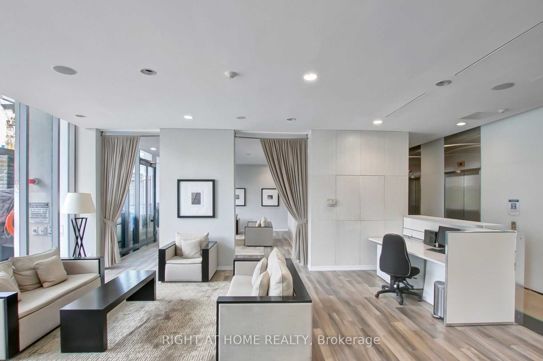 33 Charles Street E, #3207
