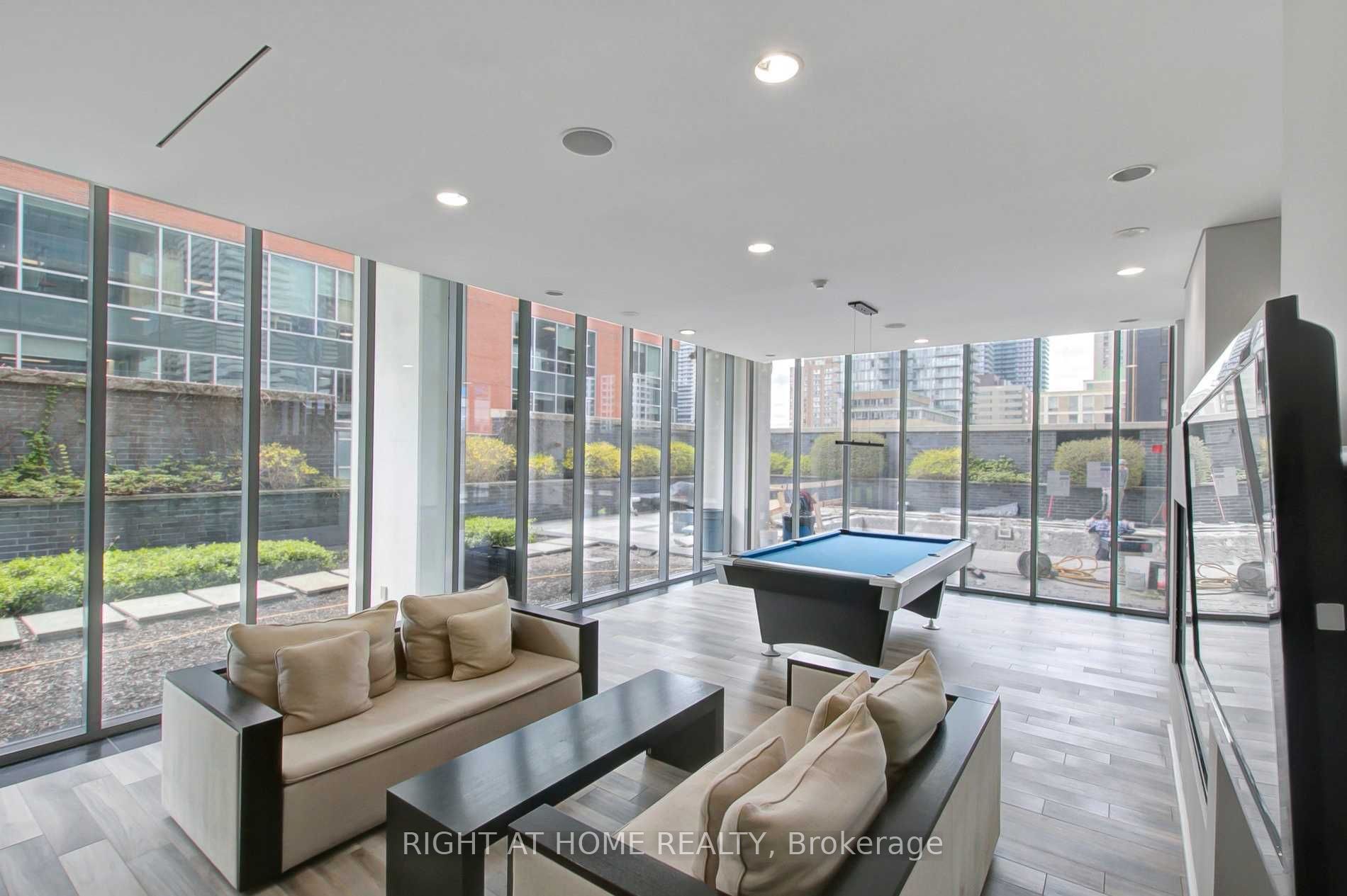 33 Charles Street E, #3207
