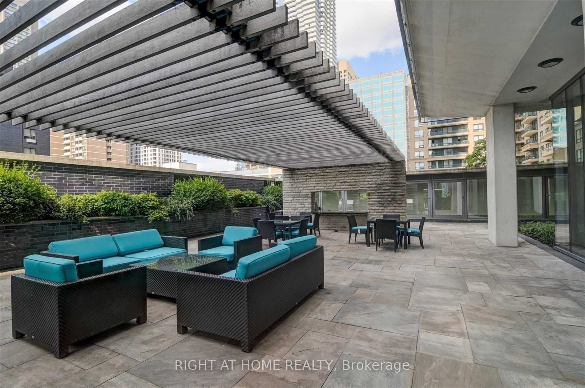 33 Charles Street E, #3207