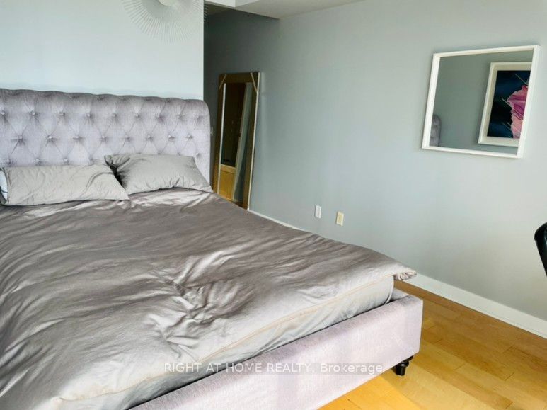 33 Charles Street E, #3207