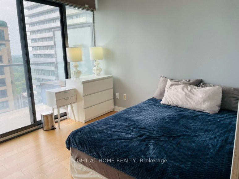 33 Charles Street E, #3207