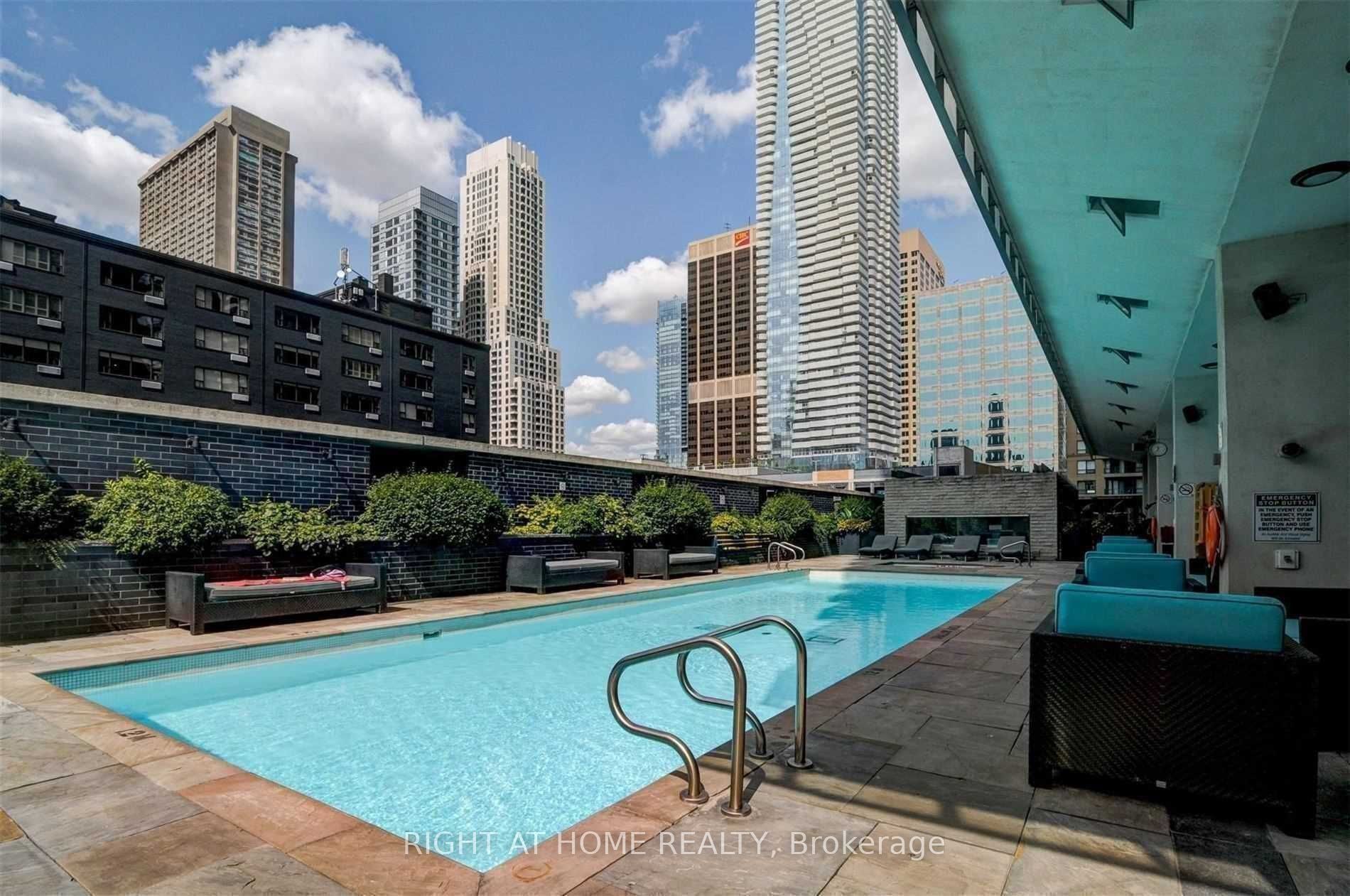 33 Charles Street E, #3207