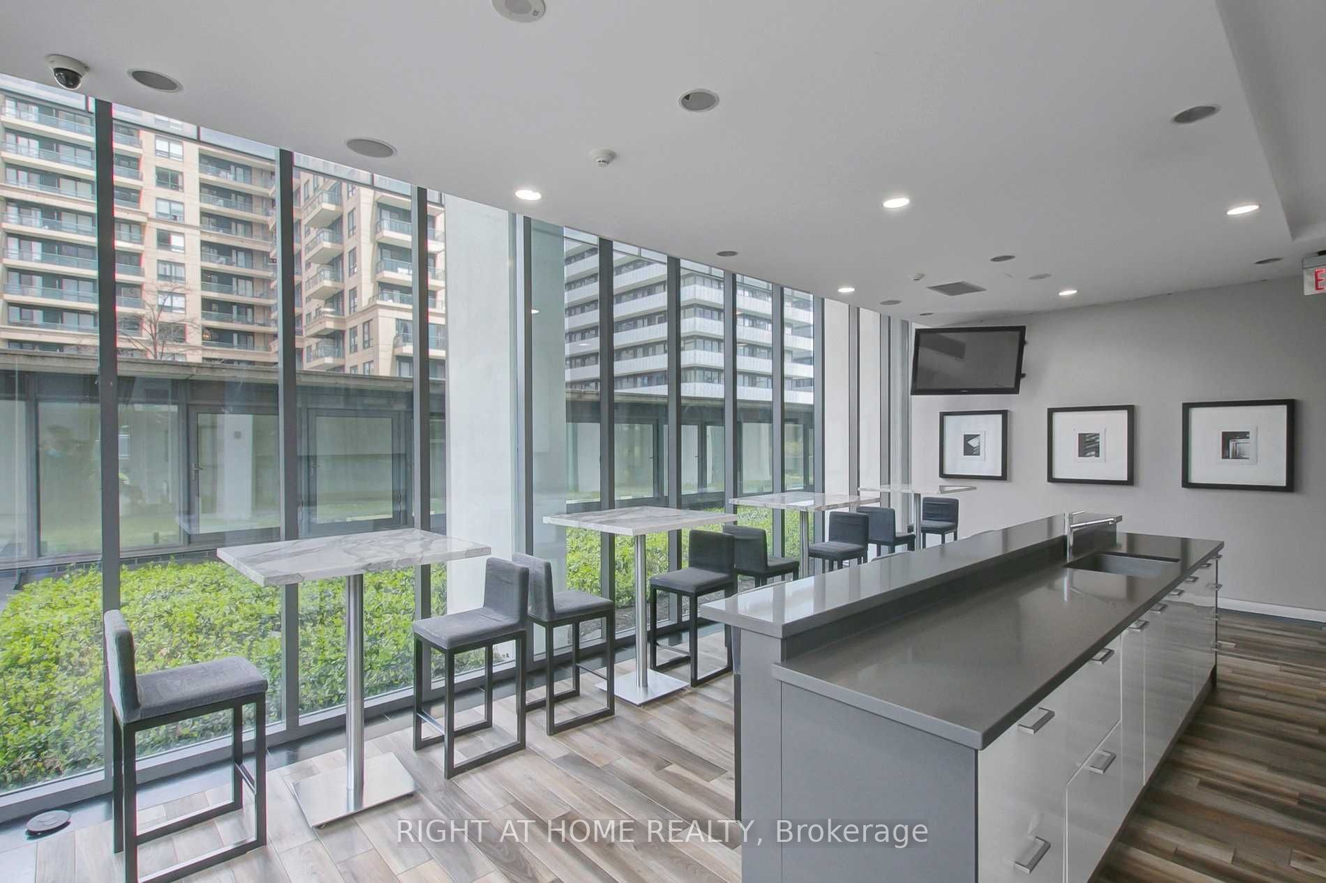 33 Charles Street E, #3207