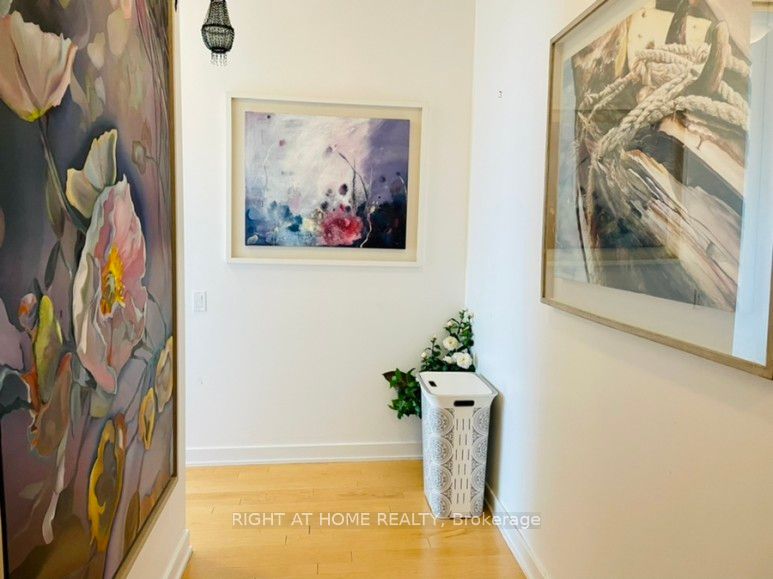 33 Charles Street E, #3207