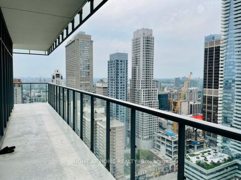 33 Charles Street E, #3207