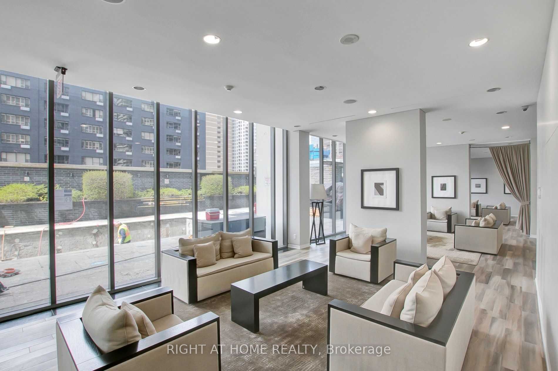 33 Charles Street E, #3207