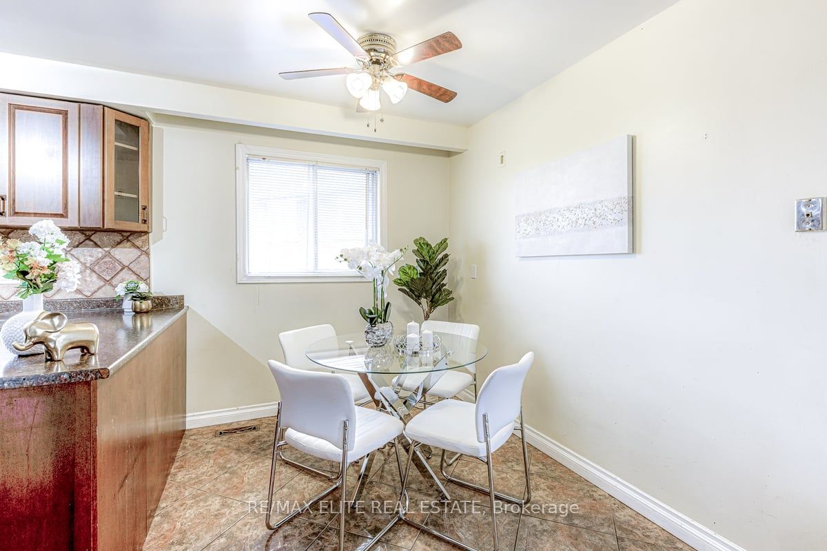 25 Navaho Dr