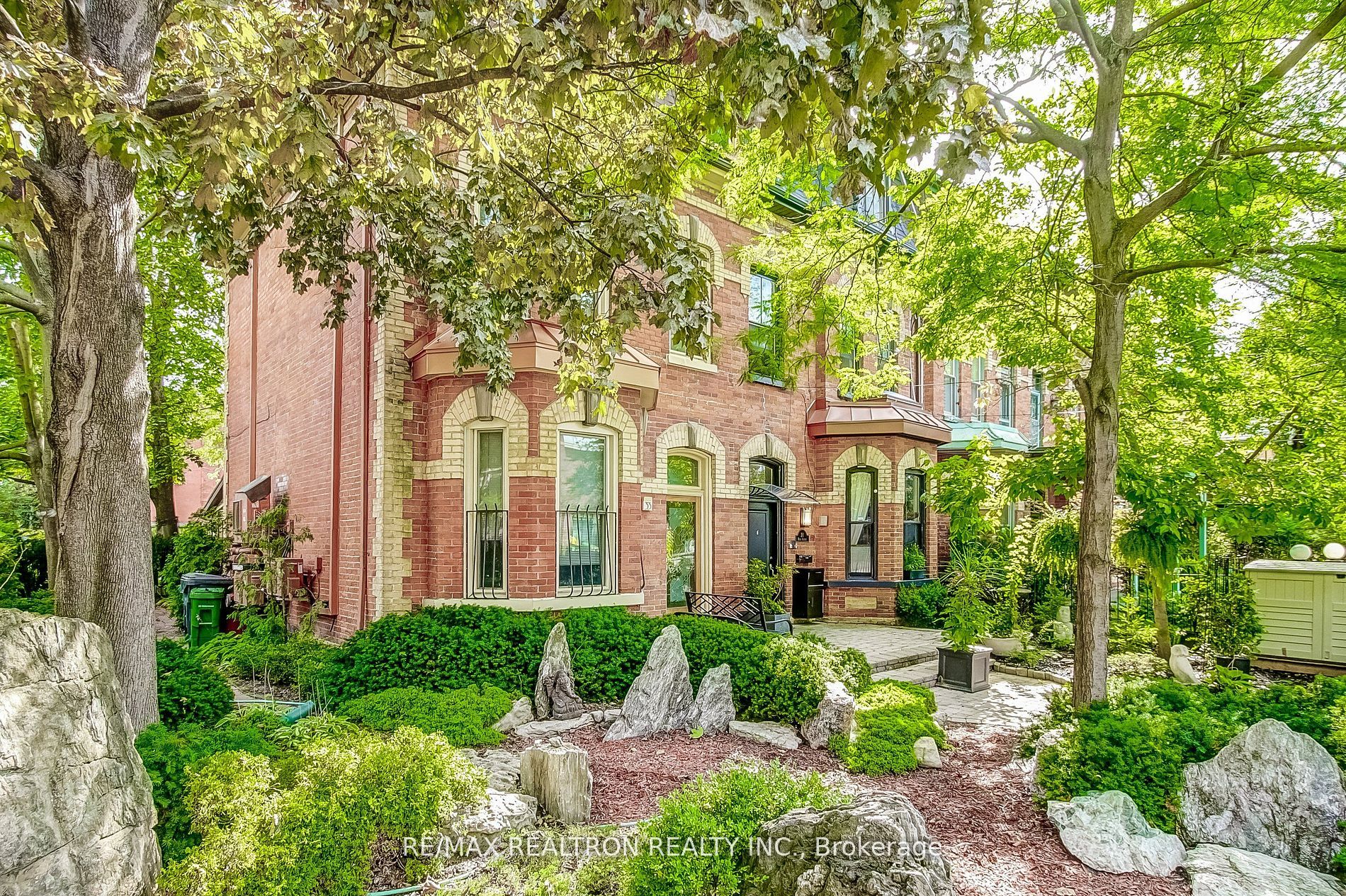 31 Rose Ave