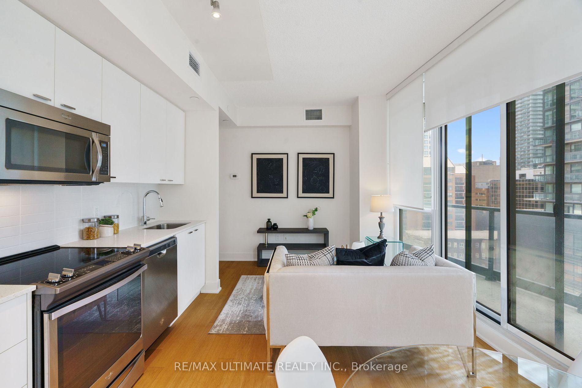 30 Roehampton Avenue, #802