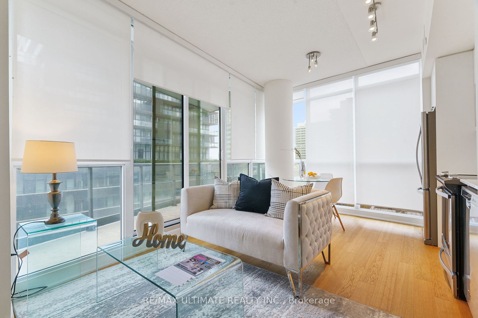 30 Roehampton Avenue, #802