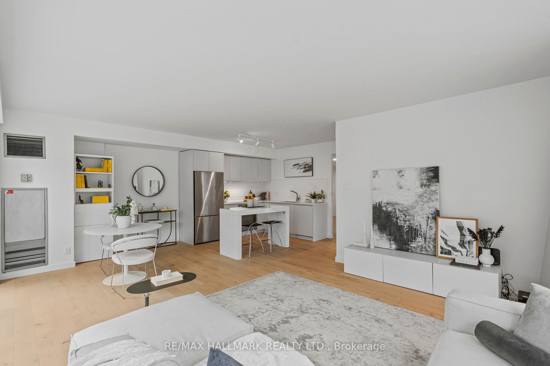 77 Harbour Sq, #502