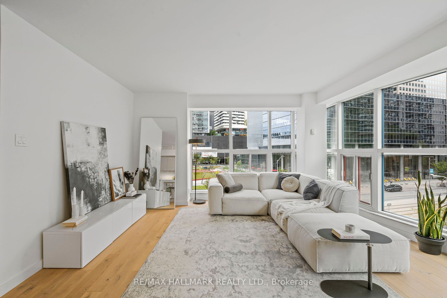 77 Harbour Sq, #502