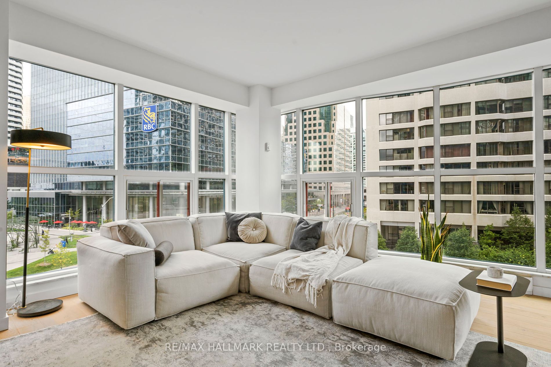 77 Harbour Sq, #502