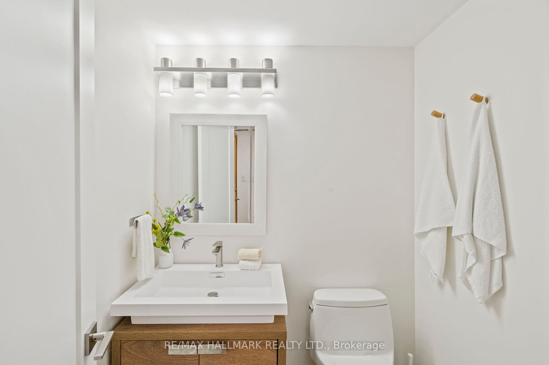 77 Harbour Sq, #502