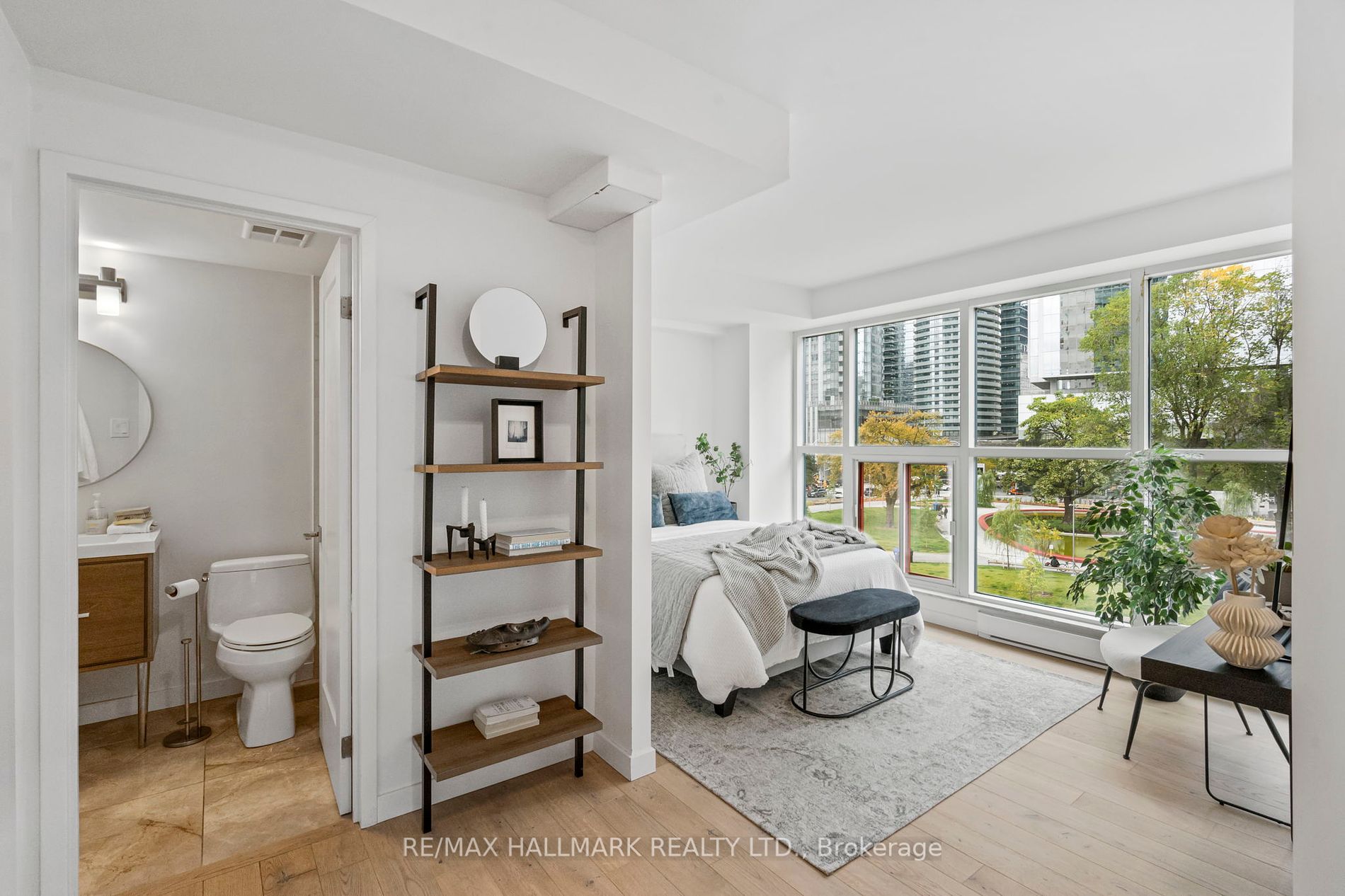 77 Harbour Sq, #502