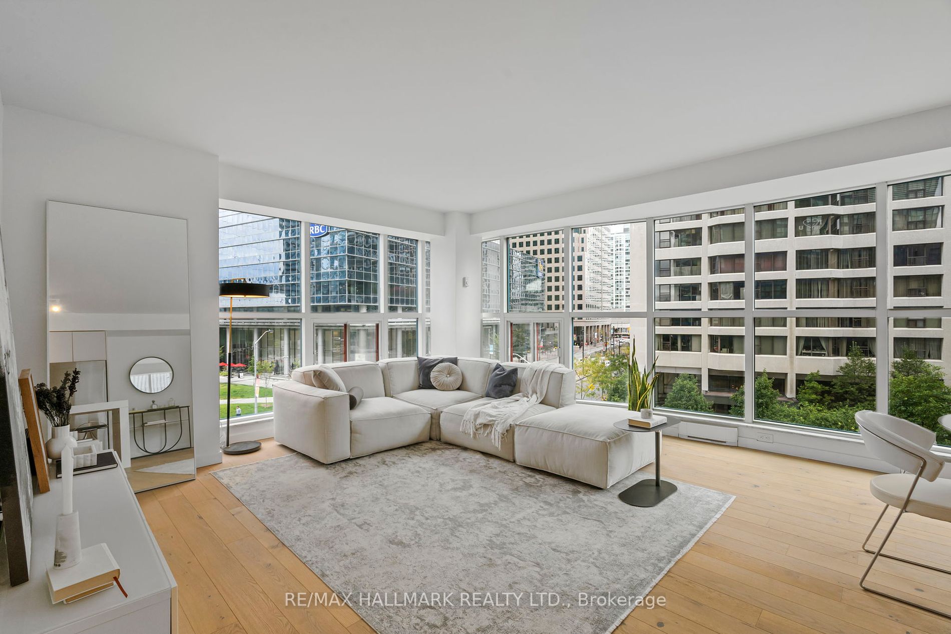 77 Harbour Sq, #502