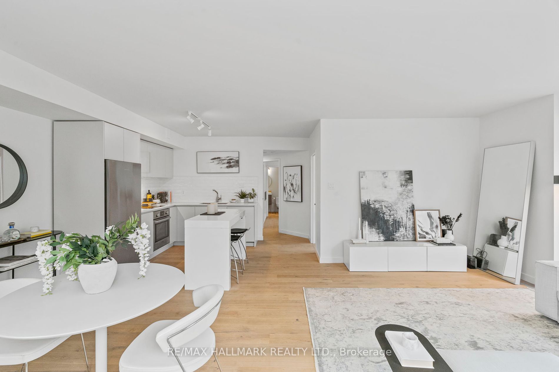 77 Harbour Sq, #502