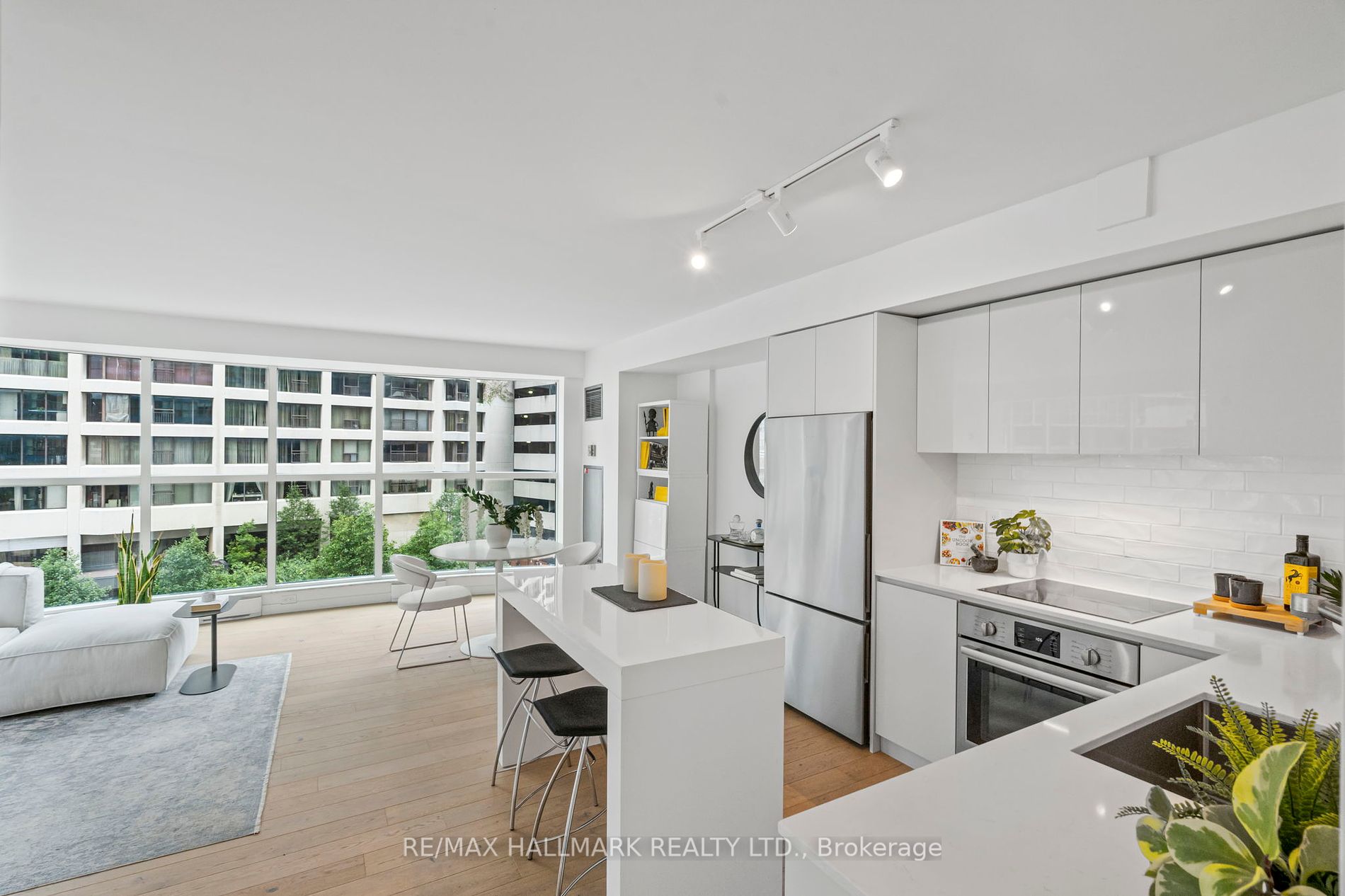 77 Harbour Sq, #502