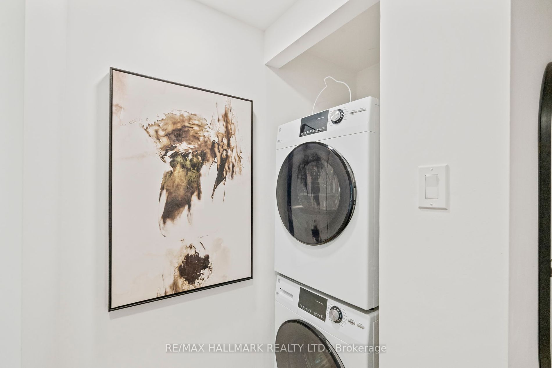 77 Harbour Sq, #502