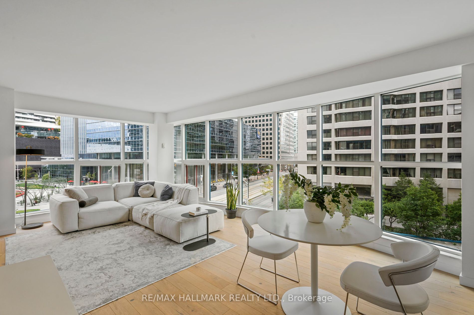 77 Harbour Sq, #502
